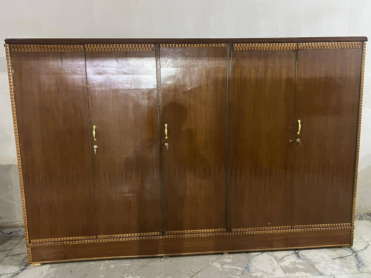 السلام عليكم 
يوفر لكم اليوم بأنسب الأسعار 
كنتور صاج عراقي باب أول شرط 
كنتور 4ابواب  سعره 200
كنتور 5ابواب سعر 250
كنتور 2بابين سعر ١٢٥
كاونتر بدون سنك 150الف 
طبلات سيت كامل 100
ميز طعام سلايت كراسي عدد 6السعر ٧٥
ميز طعام كراسي عدد 6السعر 100
الموقع تكريت القادسيه قطعه 500مجمع الطبي  رقم الهاتف ***********
***********
