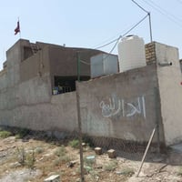 دار للبيع المساحة 150 متر يوجد فيه استقبال ومطبخ وصالة ودرج وحمام داخل...