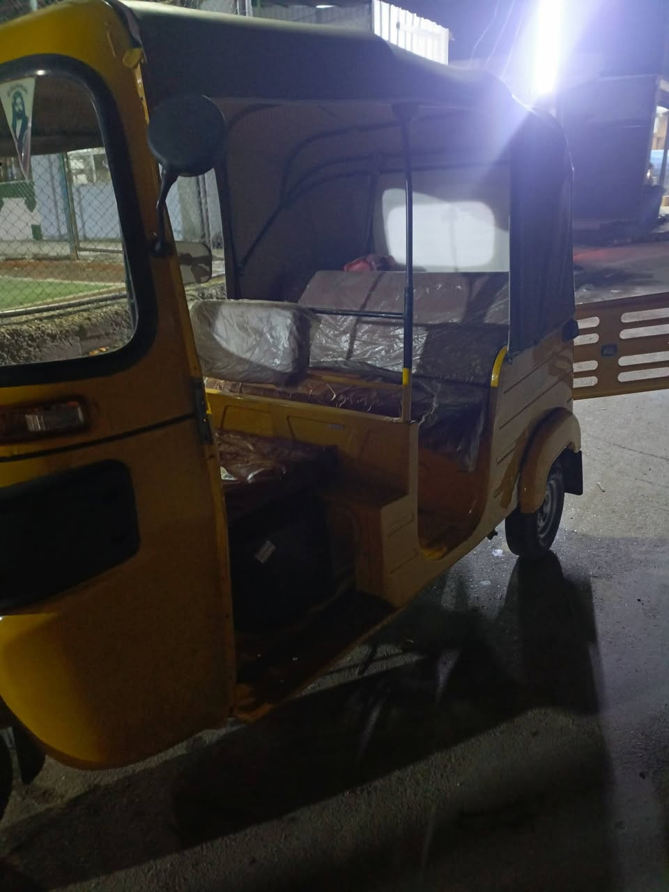 سلام عليكم تكتك موديل 19  شهر 11
مكفوله كشر ومحرك تحويل ثاني يوم 

سعر 6 و500  مكان بوب الشام 

***********
