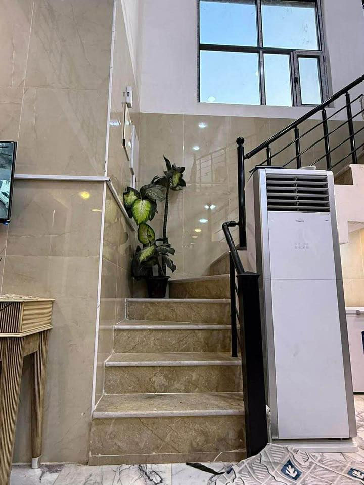 السلام عليكم 
🏡 دار سكني للبيع

📐 المساحة: (200 م ركن)

🏠 نوع البناء: ( / طابقين / حديث البناء)
    
3غرف نوم صالة +كلدور مطبخ
العنوان بابل ازوير الغربي

للاستفسار الاتصال على الارقام التالية  :
📞 ***********
📞 ***********
📍عنوان المكتب : حلة - حي الصحة - مقابل جامع الهندي
♻️لمن يرغب في عرض عقاره الاتصال بنا او مراسلتنا على الواتس اب
