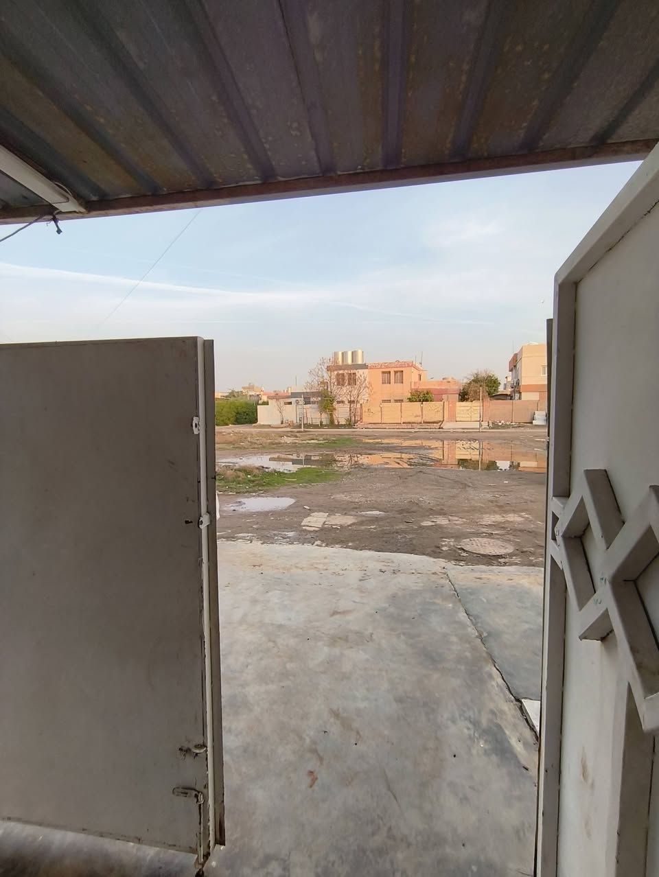 دار للبيع 300 متر داخل دوميز عله ساحه 

بدون غرفه فوگ بيت نضيف جداا 

يحتوي على 2 غرف نوم وصاله ومطبخ واستقبال وصحيات معه فضله 

طابو ملك صرف بأسم شخص واحد بدون اي مشكله . 
السعر مناسب جدا 

اعلان رقم 241

للاستفسار/***********

مكتب الخير للعقارت داخل مول الخير وخلف جامع حمد المفرجي
