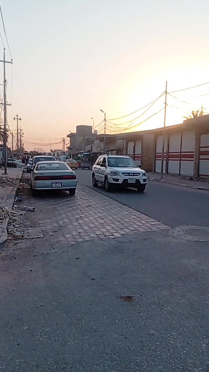 🏡 للبيع بيت طابو صرف – ارجو مشاهد الفيديو كامل 

📍 الموقع: الولاية –  المنطقة، شارع الحمام (شارع المجارش /شارع هادي  أمريكي).

🔹 مساحة الدار: 204 متر
🔹 بيت قديم بناء الثمانينات، لكنه ناصي عن  الشارع وبموقع ممتاز.

مواصفات الدار:
✅ 3 غرف نوم
✅ استقبال
✅ صالة
✅ مطبخ
✅ صحيات
✅ حديقة

🌟 المنطقة مخدومة بالكامل
:✔️ تبليط
✔️ مجاري.
✔️ أرصفة
✔️ كهرباء
✔️ مولدة

إذا تبحث عن بيت بموقع حيوي وقريب من جميع الخدمات، 

📞 اللي يحب يتواصل ***********
الاتصال على صاحب الدار
