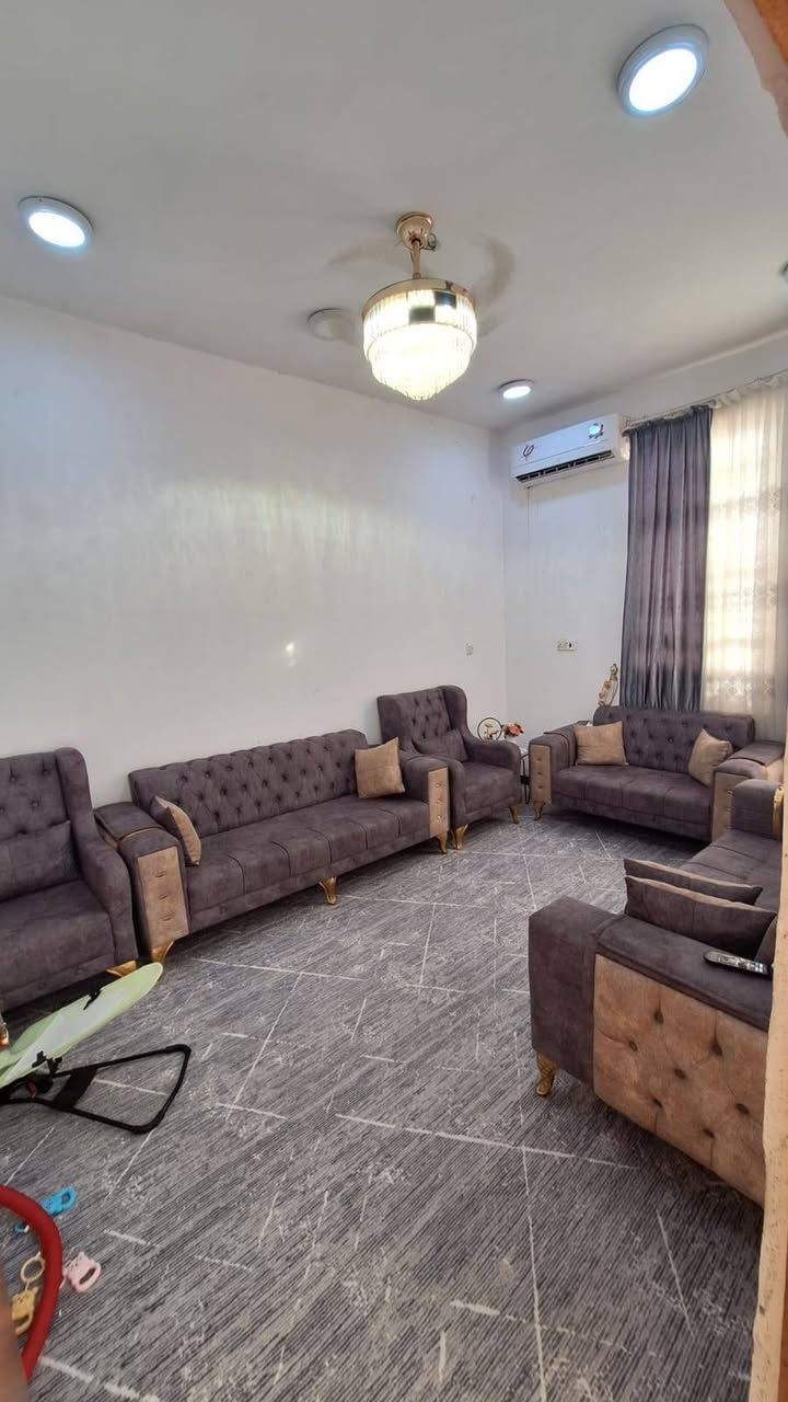 بيت للبيع في التنومه شارع الاطفاء نزلة سيد صباح البيت مدخله من افرع شارع الافطاء ومن كورنيش التنومه شارع الامام علي قرب مدرسة الوادي 
مساحة البيت 100م 
طابو زراعي عراقي اصولي 
السعر 68 مليون مع الاثاث كامل  قابل للتفاوض مبلغ بسيط 
اتواصل 
*********** ابو علي 
*********** حسين
