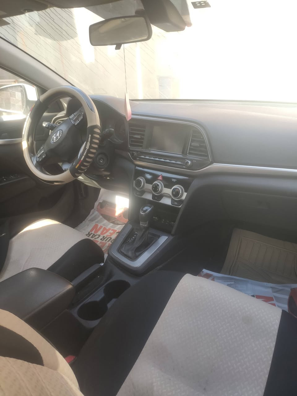 النترا للبيع 2019
وارد امريكي حادثها جاملغ امامي ضررها بسيط السيارة بأسمي مكينة وكير خير من الله  السيارة ليبل وأحد ممبدل بيها أي قطعة 
مواصفات رادار امامي وخلفي وجانبي بالمراية مكينة 2000
 وثلاث انظمة سرعة 
للاستفسار ***********
