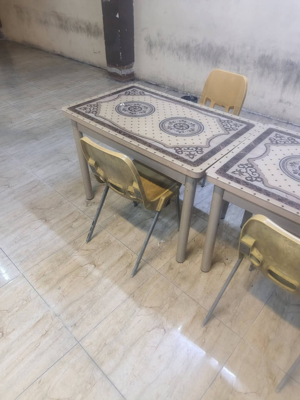 ميز طعام بدون كراسي ابيع الشراي يتصل *********** أو يجي خاص
مكاني القادسية مقبيل حلويات الشام
