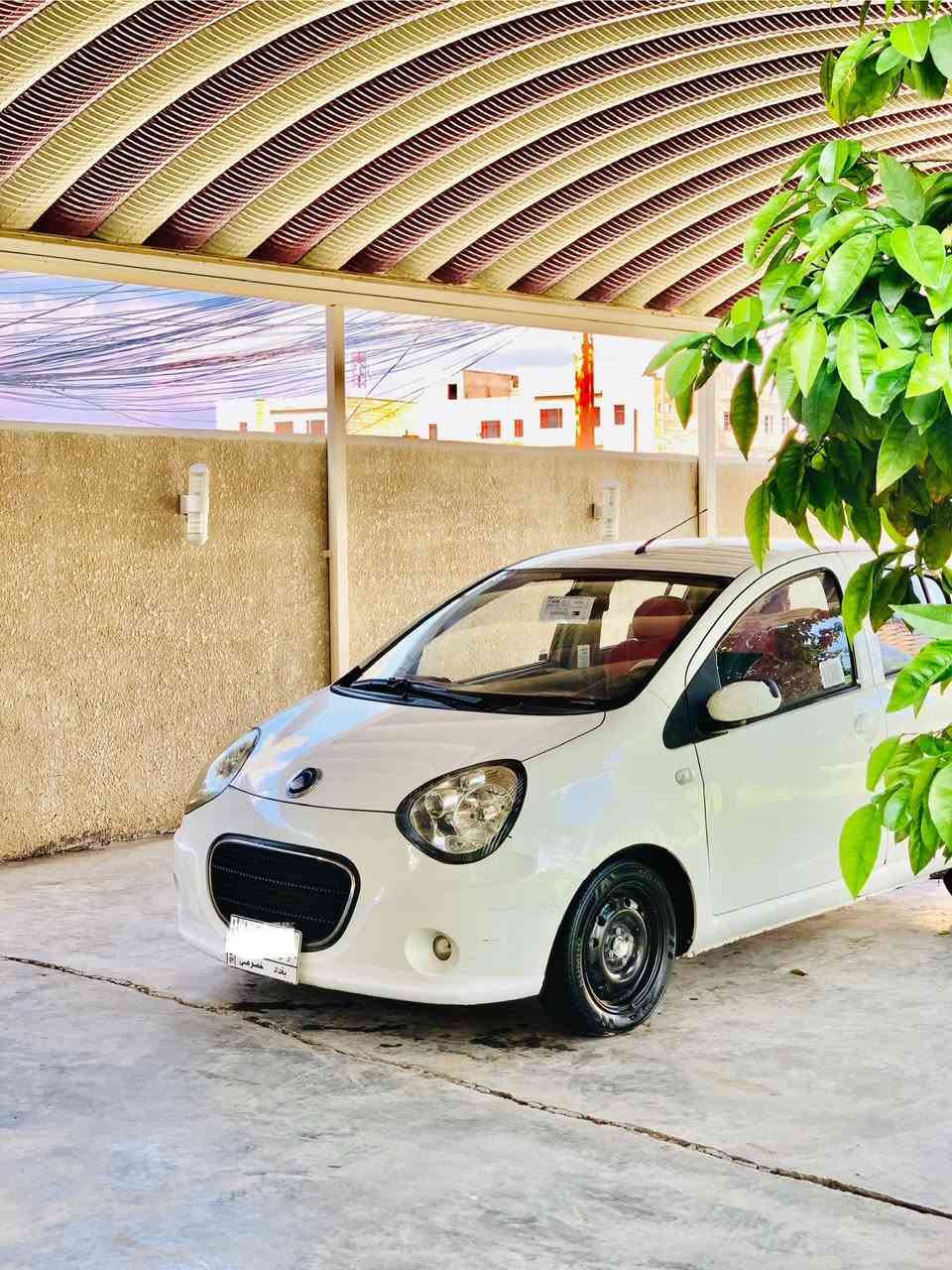 سلام عليكم چيلي باندة موديل 2013 سيارة جديدة  اي نقص ما بيها ماشيه 37  السعر 53حته جراد ما بيها السيارة تبريد شغال صدر امامي خلفي جديد تخم تاير جديد مكينه وكير جدد  مكان السيارة بغداد ***********
