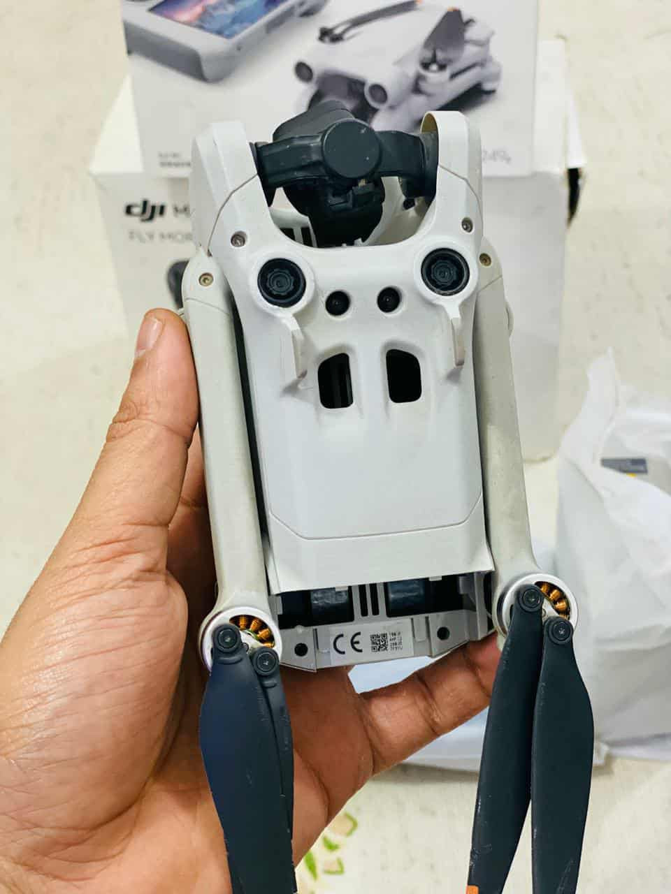 مني 3 برو كامل ملحقات بس شويه هاملها الدرون السعر 850 وبيها مجال
***********
