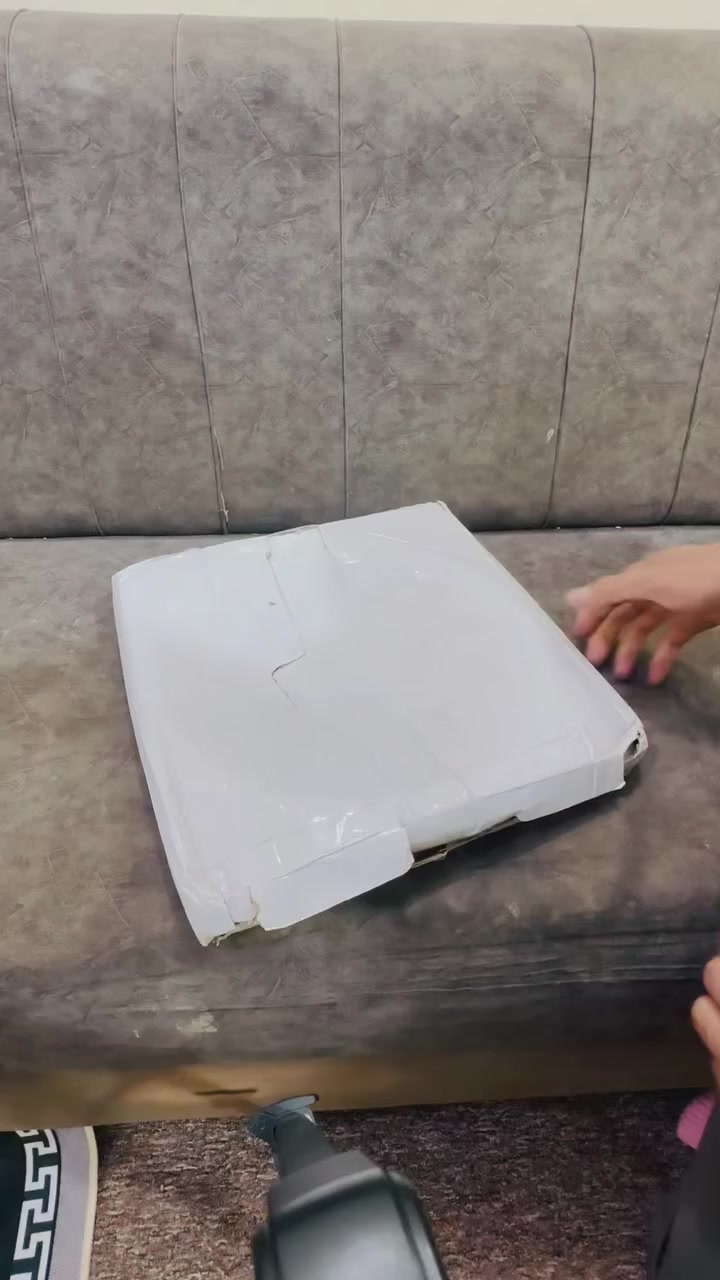 بناءً على الملصق الموجود في الصورة، هذا المنتج هو عجلة قيادة رياضية (Performance Steering Wheel) بقطر 350 مم وتصميم "Deep Dish" (مقعر العمق)، وهي مخصصة للسيارات الرياضية بنمطJDM.

إليك التفاصيل التقنية والبيانات المستخلصة من الملصق:
مواصفات المنتج
اسم المنتج: Performance Steering Wheel 350mm Deep Dish 6 Bolt For JDM Sport Racing Steering Wheel.


**إذا كنت صاحب هذا الإعلان وتريد حذفه لأي سبب، رجاءا أرسل رسالة إلى الدعم الفني**