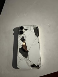 آيفون XR • بطارية ٧٦% • ظهر مكسور