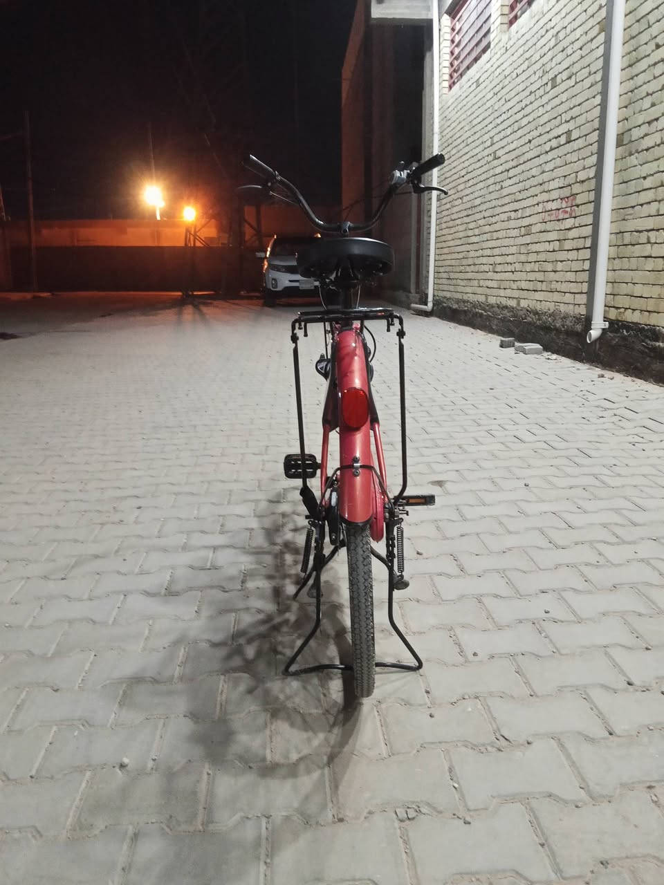 سلام عليكم شباب هاذه الباسكل للبيع السعر خاص الباسكل نضيف وكدامك الصور وشوف الاستفسار لاتصال على ***********
