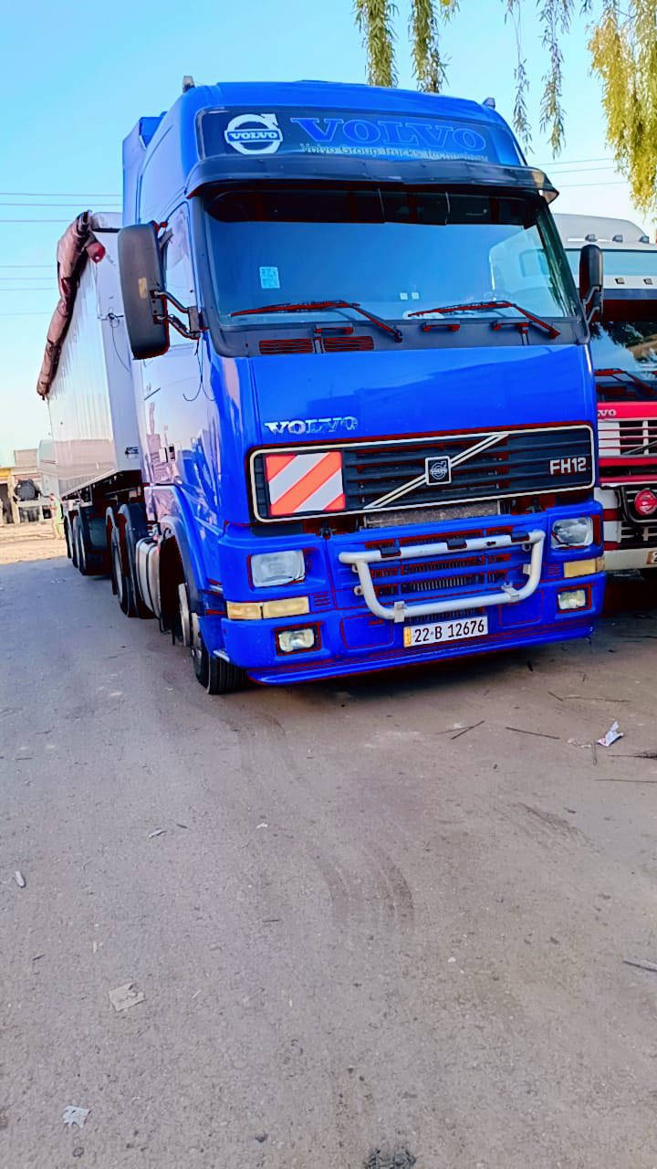 فالفو نساف  للبيع مربوطه نساف سنكل امامي اربع محاور***********تخم تاير راس وعربانه ويل كروكم راس وعربانه
