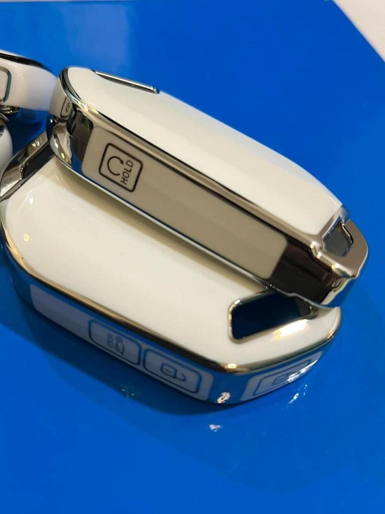 سلام عليكم لبيع سياره كيا تيلورايد موديل 23وارد امريكي فول مواصفات عده لفتحه حادثها بس بنيد 6 سلندر رقم بغداد مشروع وطني سعر 285 وبيها مجال /***********
