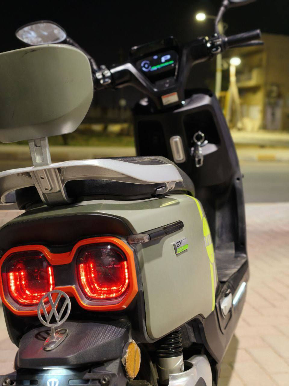 سلام عليكم من رخصة الادمن
دراجه شحن talg ام عيون (تيسلا)للبيع🔥الدراجه مقدما مكفوله من ملف وبطاريات وشاصي ودبلات وشاشة وعقل  وصدر بين قوسين كفاله عامه استعمال اربع اشهر الدراجه نضيفه اخو الجديد اي مشكلة مابيها اي خلل أو عطل مابيها ولا صار بيها بعدها بلزكات الشركه.

مواصفات الدراجه: 6 باتري دبل حجم كبير يعني مسافة خير من الله

ملف 1500 واط طياره🔥🔥

شاحنة ذكية وسريعة

نضام حمايه للبطاريات سيركت قاطع دوره وبيها نضام منع سرقه.

الماطور بريكات ضبط شركه الامامي والخلفي دهن هيدروليك عمبار

الدراجه بيها تشغيل عن بعد وقفل وفتح شاشه ديجتال ايباد سرعه حقيقي يعرضلك عطل بالشاشه والأشاير والبريك وكلشي يطلعلك بالشاشه

السرعه:54_58 حقيقي بالشاشه  وعلى تطيبق الويز يعني مو تقرالك 99 وهي تمشي 30🤣 

دبلات مكفوله ناعمات بشكلللل مو طبيعي 

شلعه تكسررر الضهر.

نضام بگ رجوع للخلفR.

بيها نضام بارك P 

نضام بحسب كم كيلو ماشي .

الدراجه تمشيك لحد ال40 كيلو بالشحنه الوحده يعني ويييين متريد تروح روح ترايك للدور 

لايت عالي ناصي اشارة يمين يسار  
مثبت سرعة 

يجي ب 3 سرعات  

احلة ميزة بالدراجة نضام ايكو من تهد السكليتر يكوم يشحن البطاريه من وحده

 

ونظام امان الدراجه متشمي اذا متحطها D ((يعني تلغي البارك)) 

(الدراجه مكفوله كفاله عامه من اي عطل أو ضرر بالدراجه استعمال قليل اربع اشهر يعني عروس ) 
للتواصل مراسلة او الاتصال على الرقم
0771 077 5015

--السعر بالخاص وبي مجال للطيبن--
