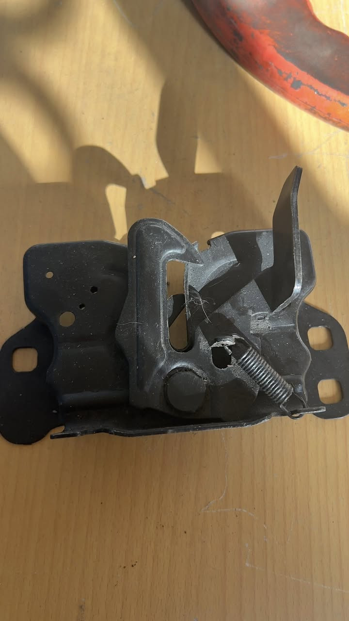 سلام عليكم قفل بنيد جيب موديل 2018
السعر المطلوب 28 الف 
العنوان بغداد الكرخ حي الجهاد مقابيل الاطباء قرب خدمي المطار 
*********** 
***********
