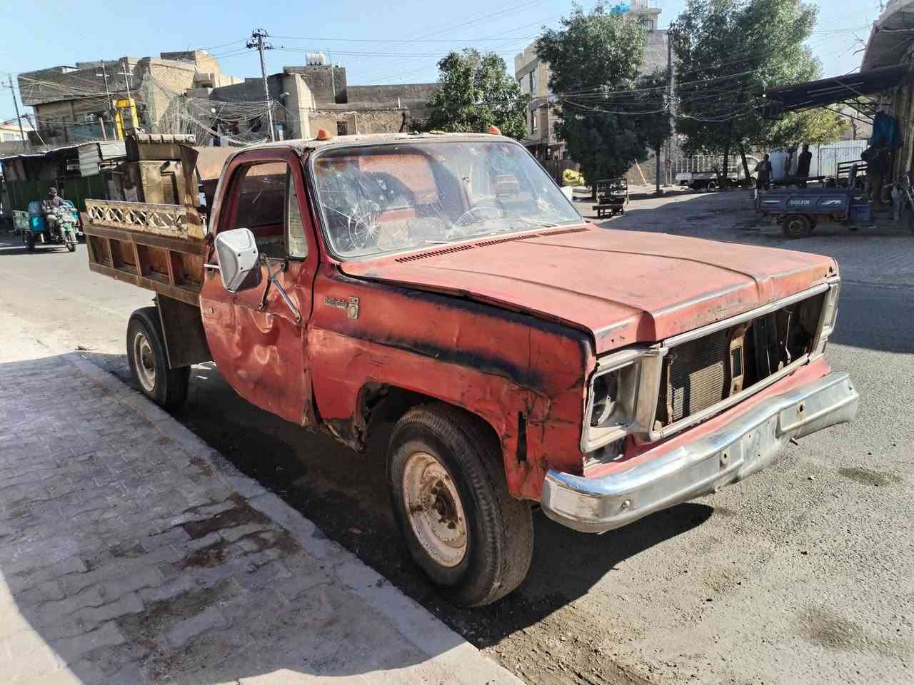 شوفر ليت بيكم موديل ١٩٧٨ ع وضعه رقم بسمي شغاله  محرك سته  سلندر مكاني بغداد كرخ
رقم الهاتف ***********
