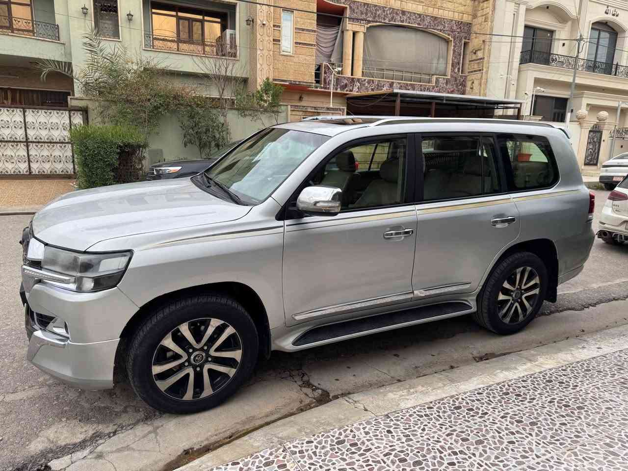 وةنةوشة موديل 2009 كامل كراوة بة 2021دةري و ژوريي سيارةكةي زور توندو تول و بي مةسرةفة هةموو شتيكي نوية  تازة كامل  سيرفزي بو كراوة گير مةكينة بةشةرت چركةي تيدانية 217هةزار  كم رويشتية سيارةكة حيزامة سقف و شاني بي سبوغ بي تةعديل پشت و پيش كةبس ئيرباگ بةشةرت نةتةقية سيارةكة وةك ئةوة واية هيجي نةبي  
سعر:-254
ژ.م:-*********** أربيل, العراق
