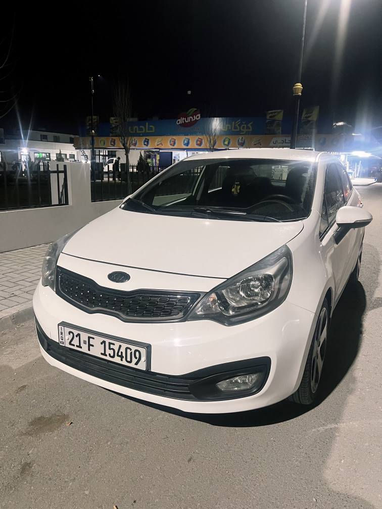 کیای ڕیۆ مۆدێل ٢٠١٣
سپی بەفەری ناو قەیسی
ڕەقەم سلێمانیە سەنەوی تا 2031تازەیە
سەیارەکە وەک دەقەی شەریکە ماوەتەوە 
جام کارەبای و قوفڵ مەرکەزی و ئیکۆیە
دوو سوچی خۆی لەگەڵدایە 
شاشە و سیدیە
تەنها 102هەزار ڕۆیشتوە 
پاتری سەیارەکە تازە گۆڕاوە
ڕۆنی مەکینە و ڕۆنی هایدرۆلیکی تازە گۆڕاوە 
چوار تایەی تازەی لەسەرە
کامل جوانکاریی بۆ کراوە 
تەنها دوو پارچەی بۆیاخە لەسەر ساغی بێ دەعم
هەموو گیانی و گێڕ و مەکینە و تەبرید بەشەرت
هی ماڵی خۆمانە و سەیارەیەکە پاک ماوەتەوە
سۆنەرەکەیشم داناوە 
تەحویل و غەرامەی بەشەرت 
٩٣گەڵا و مەجالێکی کەم 
تکایه موشتەری تێل مەکە لەگەڵ ڕێزم 
***********
*********** السليمانية, العراق
