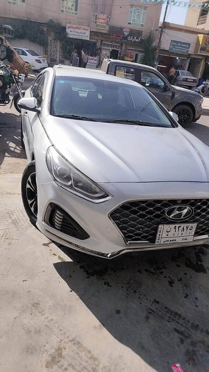 السلام عليكم 
سوناتا موديل ٢٠١٨ وارد امريكي باسمي رقم بغداد فول عدا الفتحة حادثها جاملغ عكس السائق (مبدل ) 
وصندوق بدون شاصي أو ايرباك صابغها حزام السيارة كاملة من كلشي 
السعر 122 ورقة بيها مجال بسيط بعد ماتجي تشوفها 
مكانها ديالى بعقوبة
*********** بغداد, العراق

