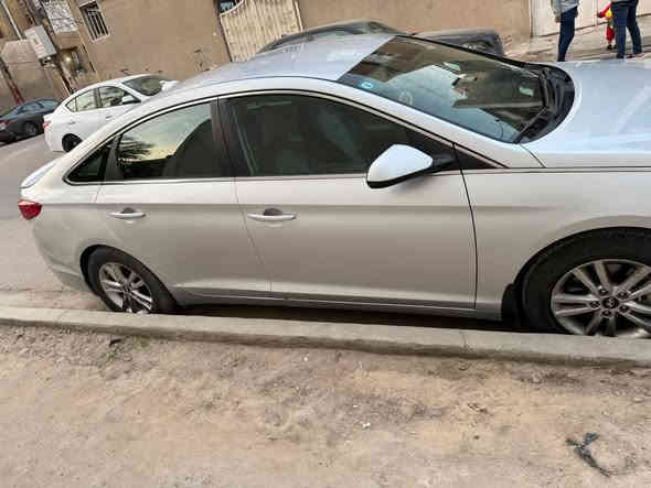 السلام عليكم 
سوناتا 2017 للبيع
2400 جي دي اي 
سيارة مناقصهة اي شي جاهزة 
حادثهة قبغ صندوك وجاملغ خلفي صبغ بدون تبديل صور الحادث موجودة بالمنشور
البجم كبس 
رقمهة بغداد سنوية بأسمي تحويل ثاني يوم 
مكاني بغداد سبع ابكار
للاتصال ***********
السعر 133 وبيهة مجال
