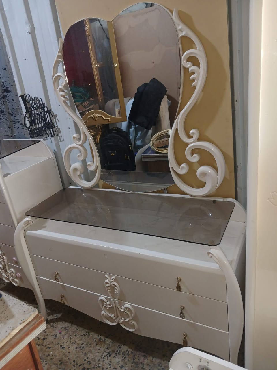 سلام عليكم
غرفه نوم مستعمل تركي 7قطع سلايت 
نظافه 90%  
حلو مرتبه تجي تشوف بعينك 
مكان بغداد حي الاعلام شارع قطر الندى 
الاستفسار على رقم ***********
