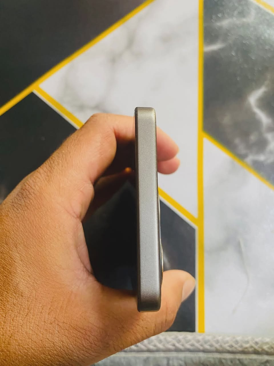 مستخدم ثلاثه اشهر الرقم واتساب *********** السعر 180
✅ مواصفات ومزايا Oppo A5 Pro

شاشة 6.67 بوصة IPS LCD بمعدل تحديث 120Hz وسطوع يصل إلى 1000 نيت — عرض واضح وسلس. 

كاميرا خلفية رئيسية 50 ميغابكسل + مستشعر عمق 2 ميغابكسل، وكاميرا أمامية ‎8 ميغابكسل للتصوير والسيلفي. 

بطارية كبيرة ‎5800 mAh‎ مع شحن سريع ‎45W‎ — عمر البطارية جيد جداً. 

أداء قوي ومعالج ‎MediaTek Dimensity 6300‎ (أو حسب الإصدار) + نظام ‎Android 15 / ColorOS 15‎ — أداء مناسب للمهام اليومية. 

مقاومة للماء والغبار بمعايير ‎IP68 / IP69‎ + تصميم متين (معيار «عسكري» MIL-STD-810H) — مناسب للاستعمال اليومي والظروف المتنوعة.
