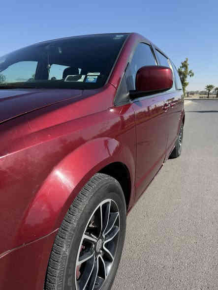 دوج كرفان 2019GT ومعروفة مواصفاته حادث فقط مقدمة البنيد وبدون تبديل وكامله السياره من صدر وتايرات ومكينه ودواخل للاستفسار ***********
