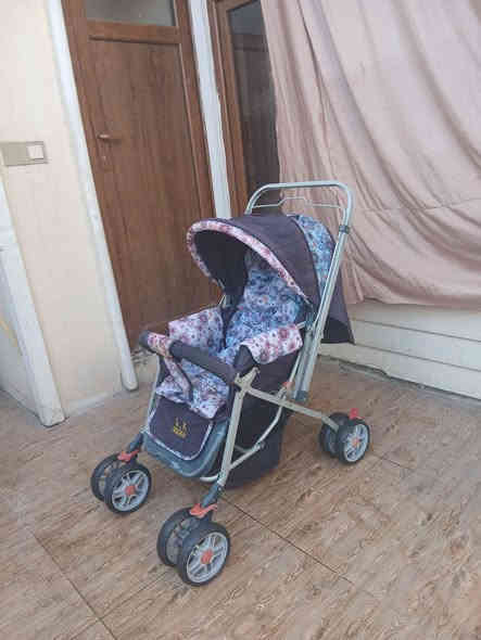 عارەبانەی مناڵان زۆر پاک و جوان و بێعەیب 8 تاییە،  کورسیەکەی پاڵ ئەخرێ بۆخەوتن و تەواوتەختەکرێ
، قایشی بەستنەوەی هەیە ، ژێری پێوەیە بۆشت هەڵگرتن

،  تایەو ئیسۆپی زۆر مەزبوتەو بچوک ئەکرێتەوە بۆناوسەیارەو شوێن کەم ئەگرن ، 
سعری زۆر گونجاوەو سعری  30 هەزارە کۆتای

سلێمانی ، گەیاندن هەیە*********** السليمانية
