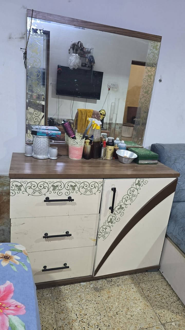 السلام عليكم اغراض بيت للبيع قيم واخذ باليرضي الله للاتصال*********** مستعجله عالبيع
