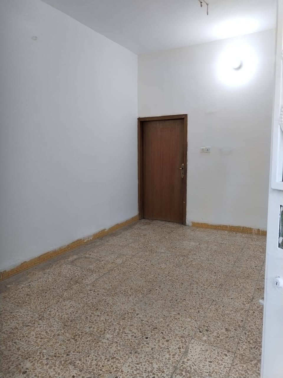 بيت ١٠٠م للبيع طابق واحد طابو صرف شهداء سيف سعد خلف متوسطة بغداد  البناء نظيف جدا  السعر 125 مليون مع المجال  للتواصل مع صاحب البيت  ***********

