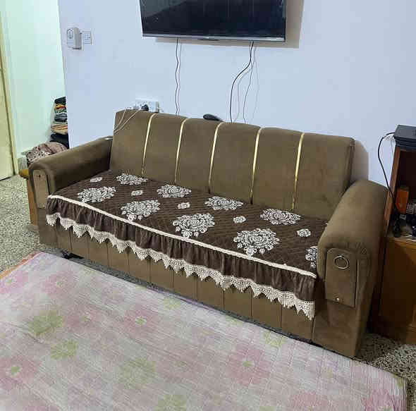 السلام عليكم ديوان تخم عشر مقاعد نظيف للبيع سعره ١٧٥ الف و بي مجال
واتساب ***********
