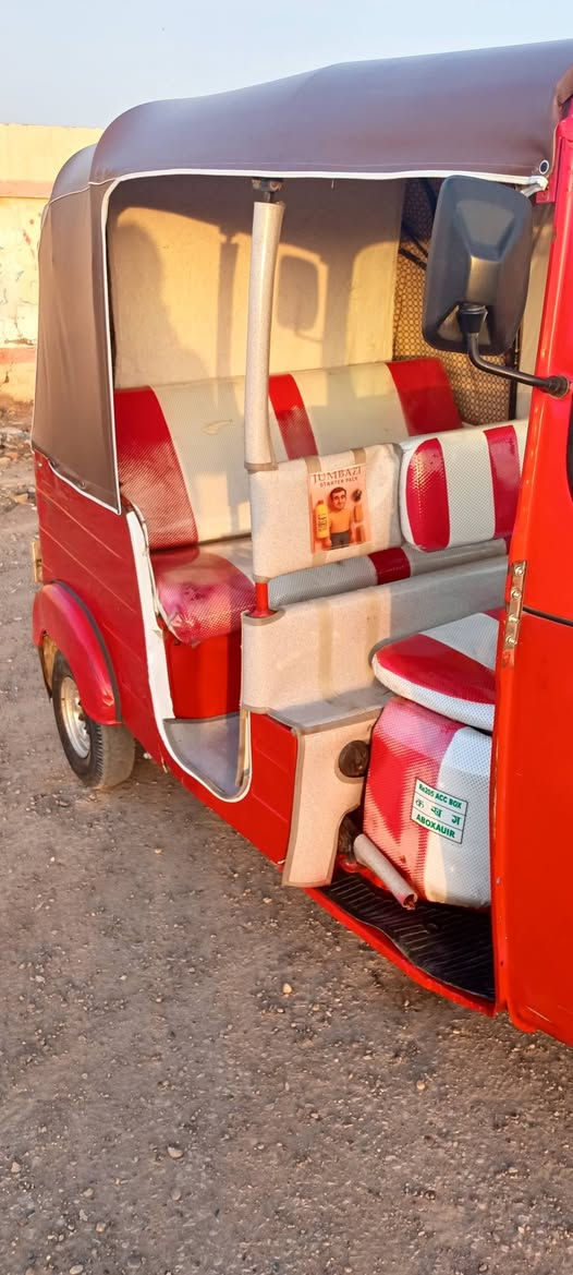 سلام عليكم شباب تكتك موديل 18رقم بغداد تحويل ثاني يوم مكينه مفتوحه لاتنقيص ولاتبخير بدون ظربه بس دوس معمرات سعر 5و400 وبيه مجال شي قليل العنوان بلديات شارع السجه رقم الهاتف ***********
