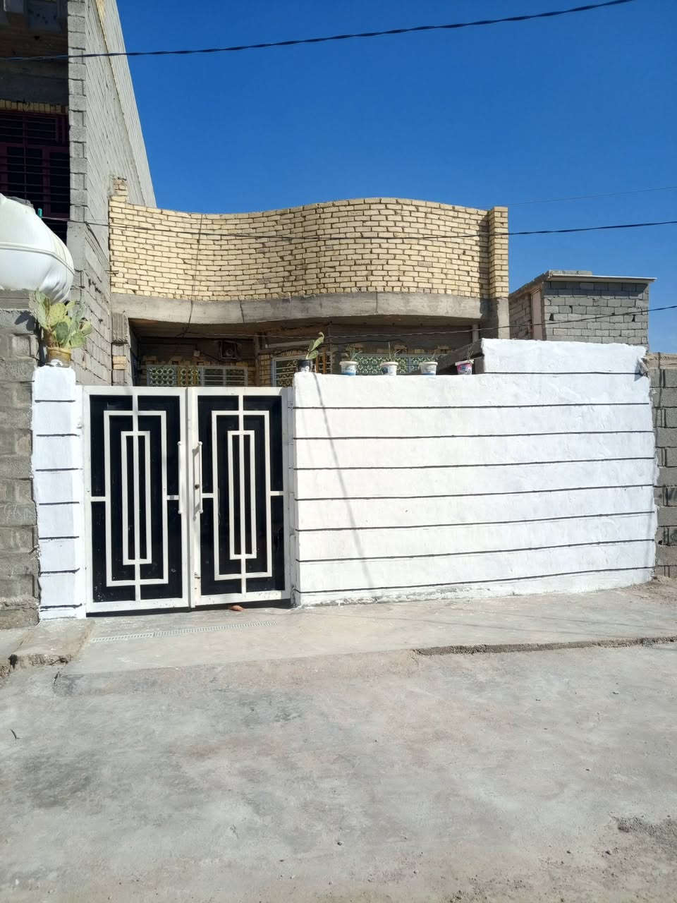 السلام دار للبيع مساحه 125م طابو زراعي قرار 25 بناء حديث بناء كله درجه اولى قرب سيطرة الالبان اول فرع كامل خدمات السعر 53 وبي مجال
***********
***********
