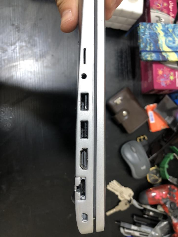 325 وبي مجال بسيط 
تجي وياه شاحنة تايب سي وحقيبة وماوسlogi 

Dell Latitude 5520
المعالج: Intel Core i5-1135G7 الجيل 11 بسرعة 2.40GHz
الرام: 16 GB RAM
كرت الشاشة: Intel Iris Xe Graphics
سعة كرت الشاشة: 128 MB
التخزين: 238 GB SSD
النظام: Windows 11 Pro 64-bit
نوع الجهاز: Laptop
يدعم اللغة العربية والإنجليزية.
تواصل انستا ipu6p
أو واتساب ***********
