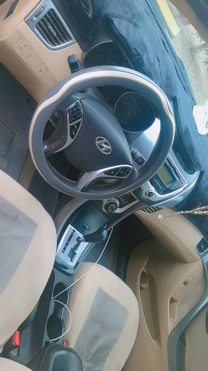 سلام عليكم ورحمة
***********
النترا أمريكي 2012
 فول مواصفات
مكينه كير صدر مكفولات السياره
بيها مكانات صبغ بل بابين عكس السايق
ربع من جاملغ
يعني مكانات قليله رش 
تخم تاير جديد
باتري جديد 
تحويل ثاني يوم 
السعر حلو مال بيع ***********تصل او تساب موجود
