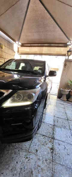 السلام عليكم
لكزز٢٠١٢لون اسود 

سياره نضيفه جداً ومعتنين بيها 

محرك كير كفاله وكلشي شغال بسياره

ومعروفه مواصفات الكزز 

مثل ما موضح بل صور وسونار السياره هم وي الصور 

ماشيه ٢٢٠ألف أصلي سعر375وبيها مجال بسيط ***********

مكان السياره بغداد حي اور
