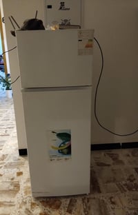 ثلاجه نضيفه سعر 150 بيها مجال 07750052622