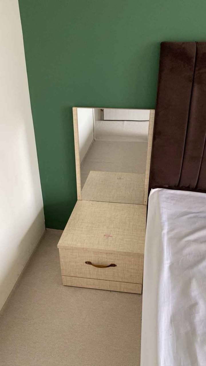 تاقمی سیستەمی نوستن لەگەل جێ پێڵاوێک بۆ فرۆشتن زۆر تازە ماوەتەوە بێ کێشەیە بۆ تازە ماڵ دەرەجە یەکە

سعری ٤٥٠ هەزارە

*********** السليمانية, العراق
