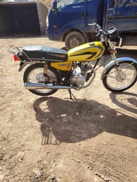 دراجة نارية • نامه ٢٣ • بدون أوراق