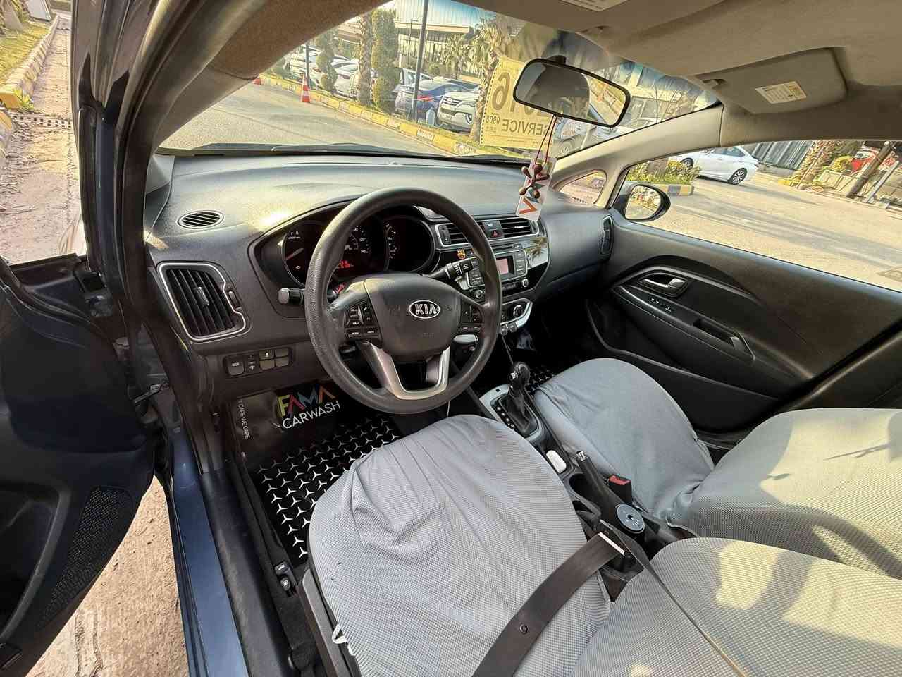 كيا ريــو 2016 .. مكينه 16 كير توماتيك مكان.السياره دهوك . سعرها 80 وبيها مجال وعليها 5 اوراق غرامه ينزل من سعرها  .وكاله وتحويل شرط 
بيها 3 قطع صبغ بابين وجاملغ خلفي بدون دواخل بشررررط 
***********
***********
