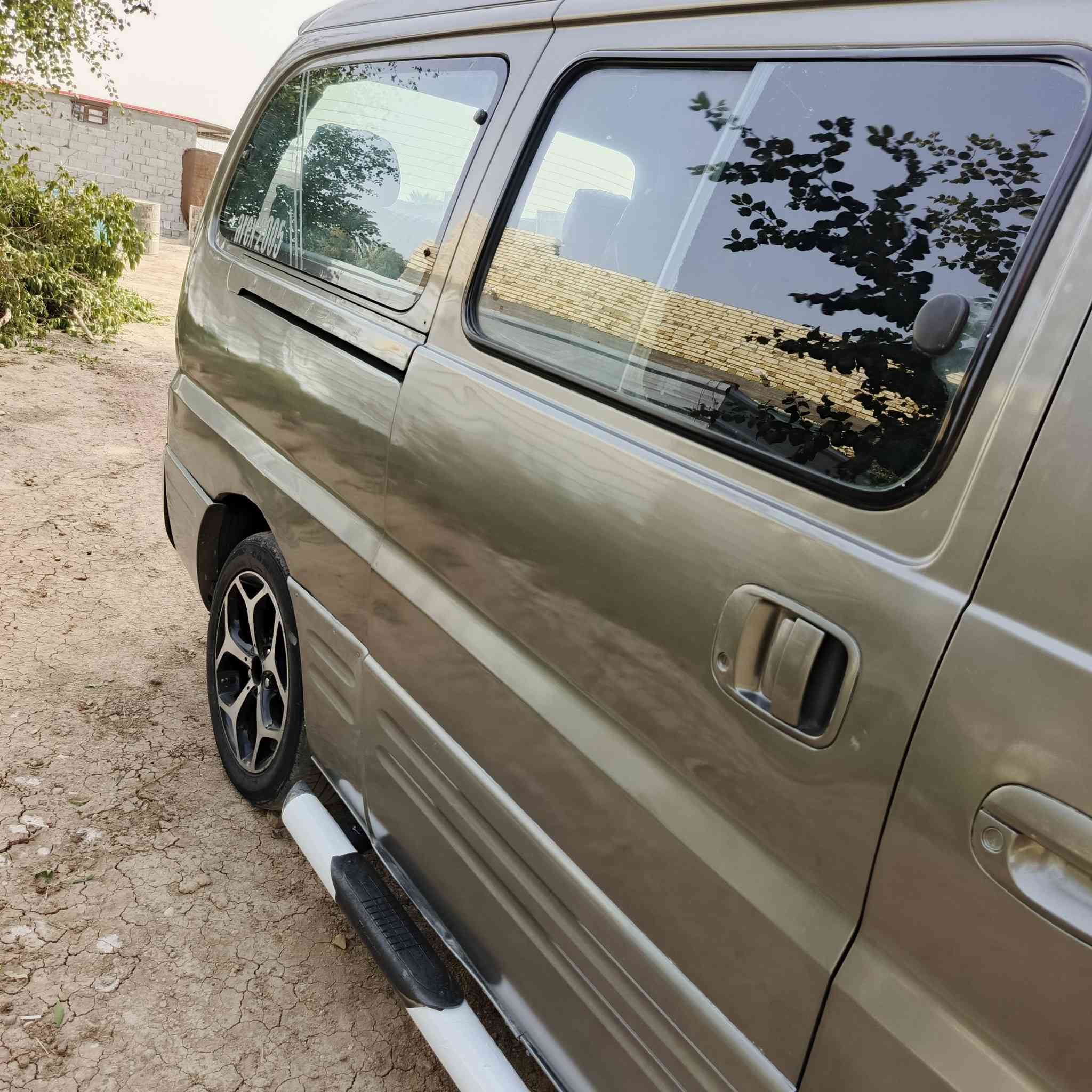 ستاركس للبيع موديل 2001 محدثه 2007 مكسر  كير اوتماتيك  كفاله عامه مكينه وكير كفاله غرفه جديده تخم تاير جديد
سياره جاهزه مصفره هيئه صبغ جماليه فقط السعر ٥٤ وبيه مجال بسيط الاتصال ***********
