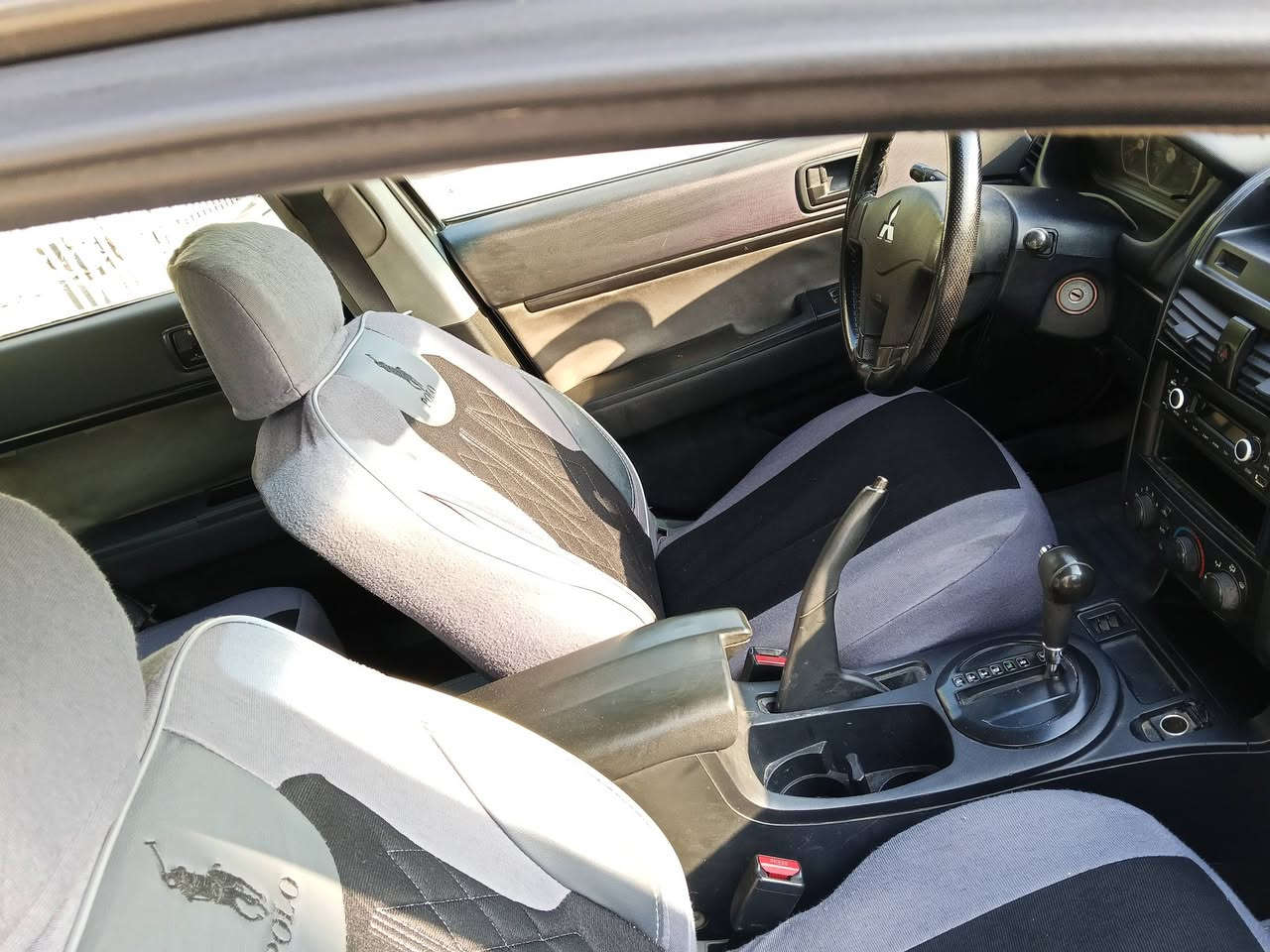 2011 للبيع 
سنوية 2027
سيارة كلش نظيفة 
بيه رائع جاملغ إمامي 
رقم ***********
