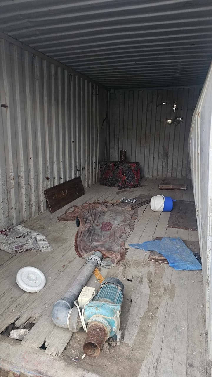 مكلف
حاويه للبيع مثل ما موضحه بالصوره السعر
 13ورقه
رقم الهاتف ***********
