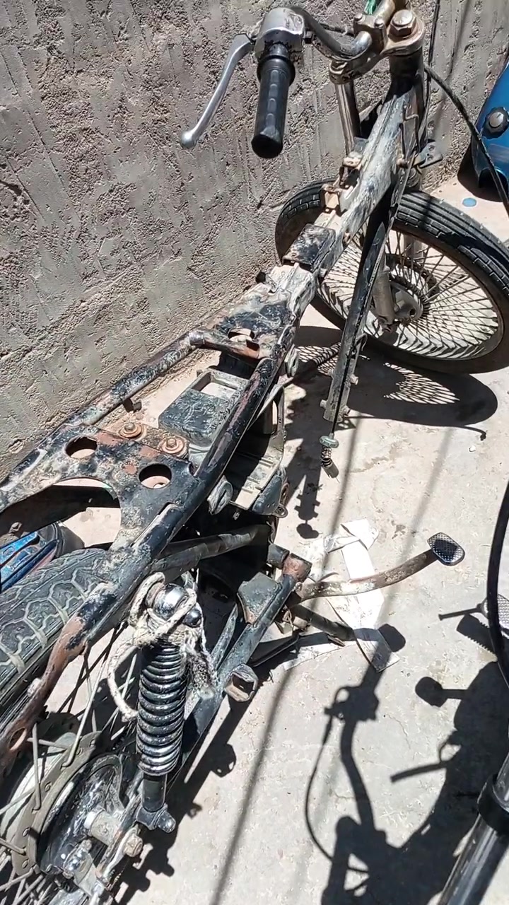 متاح شاصي كامل هوه اوغراضه للبيع والي عده ميكينه مراوس


**إذا كنت صاحب هذا الإعلان وتريد حذفه لأي سبب، رجاءا أرسل رسالة إلى الدعم الفني**