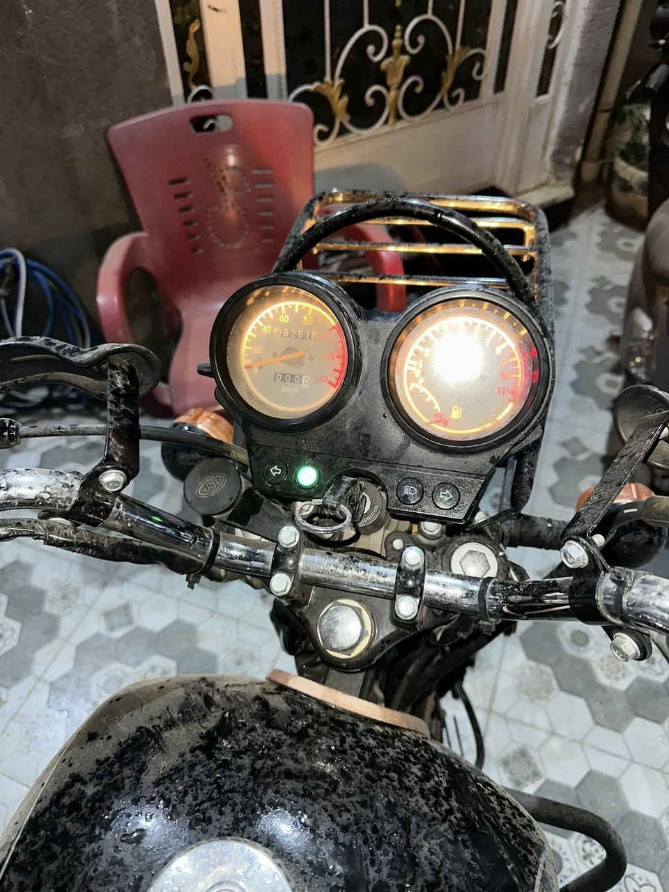 يا الله سلام عليكم دايوان موديل ٢٤ وراق سحب سحب مكينه ٢٠٠ سويج ٢ دراجه جديده ماشيه ٨٠٠٠ مكفوله من كلشي نضافه واحد عله واحد سعر مليون و ٢٥٠  مكان ديالى شهربان مو شراي لا يجي خاص فدوه لحد نطي سعر بكيفه ‭٠٧٧٢ ١٨٣ ٤٨٧٤‬
