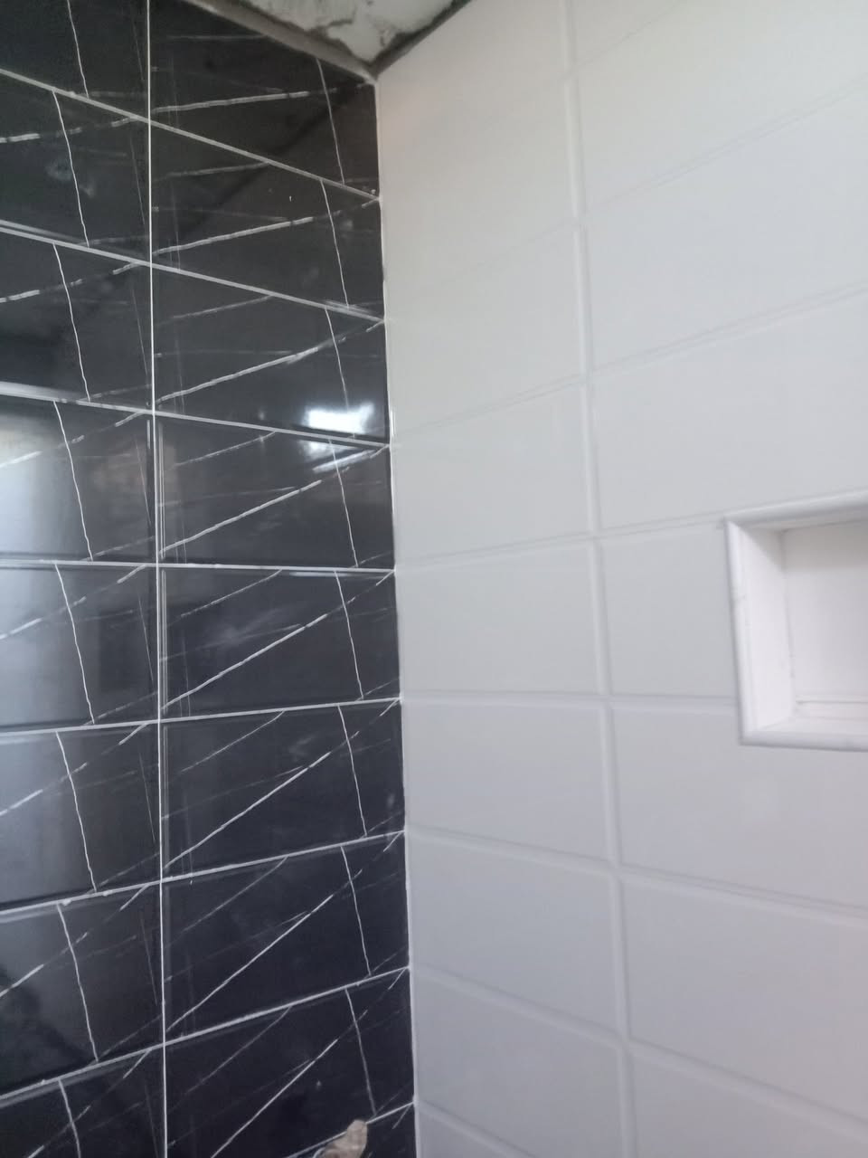 موجود خلفه سيراميك جدران ورضيات وبورسلين وبيات شغل درجه اولى مصري وتسلم مهندسين ***********
