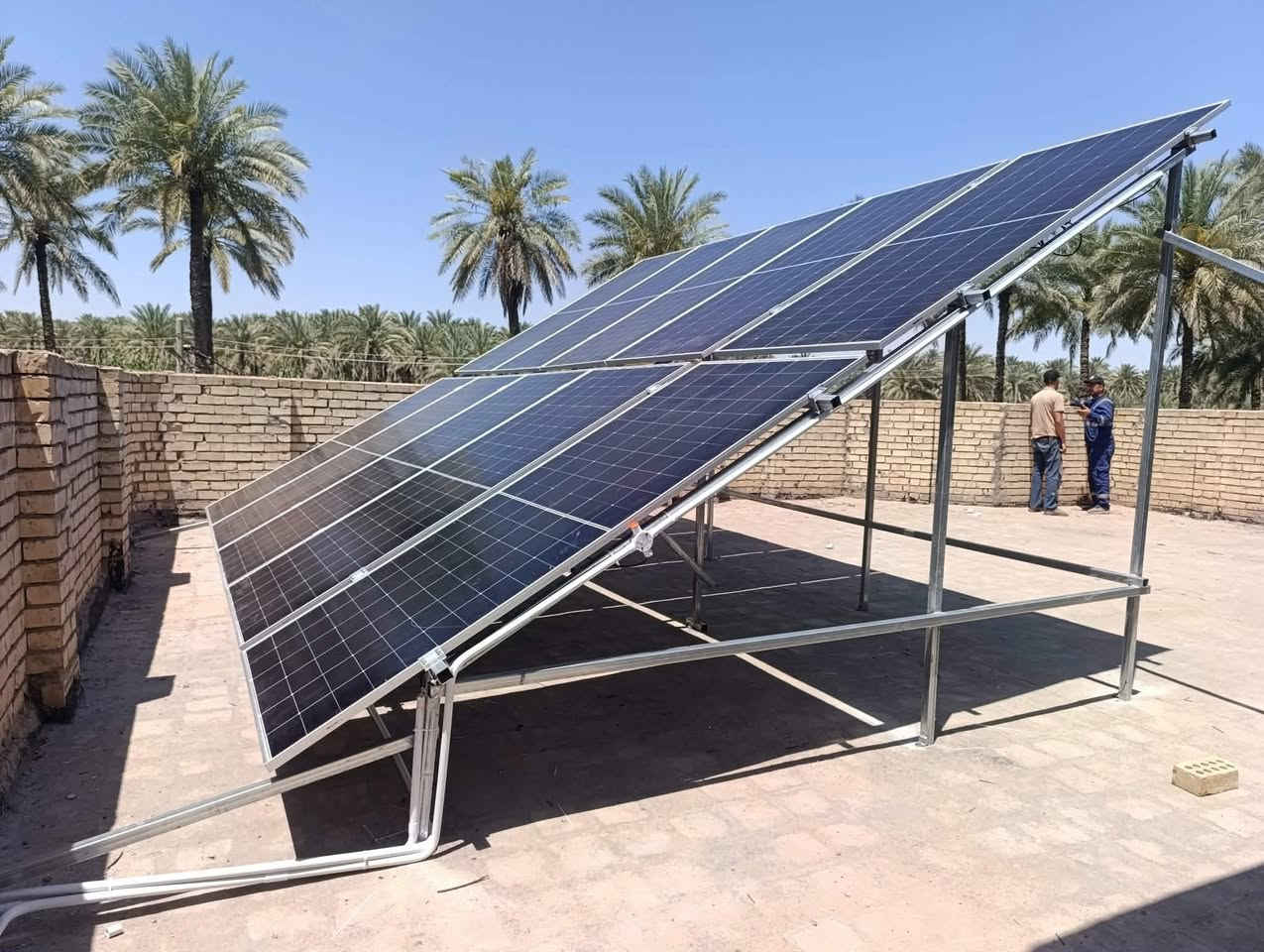 ☀️🔋 بعون الله تم إنجاز مشروع منظومة طاقة شمسية 
في محافظة كربلاء قضاء الحسينية 

🔹 مواصفات المنظومة:

مكونة من 
الواح نوع longi x10 
 
640 watt⚡
 عدد10 مع التوسعة المستقبلية 

انفرتر نوع ديا   بقدرة8kw عدد1

بطاريات ليثيوم نوع ديا    

سعة  16Kwh عدد 1

مع هيكل حديد  ثقيل  سمك 2 ملم حقيقي لكل المقاطع 

🔹 مميزات المشروع: 
✔️ إنتاجية عالية حتى في درجات الحرارة المرتفعة
✔️ استقرار في التشغيل وتوفير مستمر بالطاقة
✔️ نظام متكامل مناسب للاستخدام المنزلي والتجاري
💡 نقدم حلول طاقة شمسية متكاملة
من الدراسة والتصميم إلى التنفيذ والتشغيل بأفضل جودة وأسعار منافسة
📞 للاستفسار والحجز تواصل معنا
***********
مكتب الرؤيا الهندسي للطاقة الشمسية 
حلول هندسية في مجال الطاقة الشمسية
