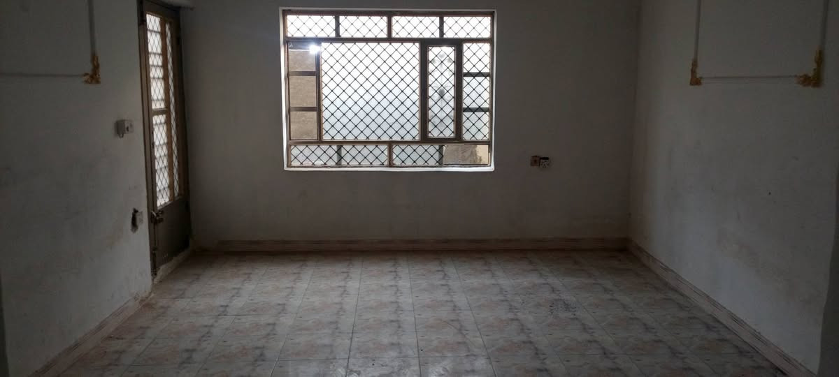 سلام عليكم بيت البيع مساحه 100م وجهه 7/30  بنهاية شارع بيت ثويني على اليسار ثاني فرع الاتصال على رقم ***********
