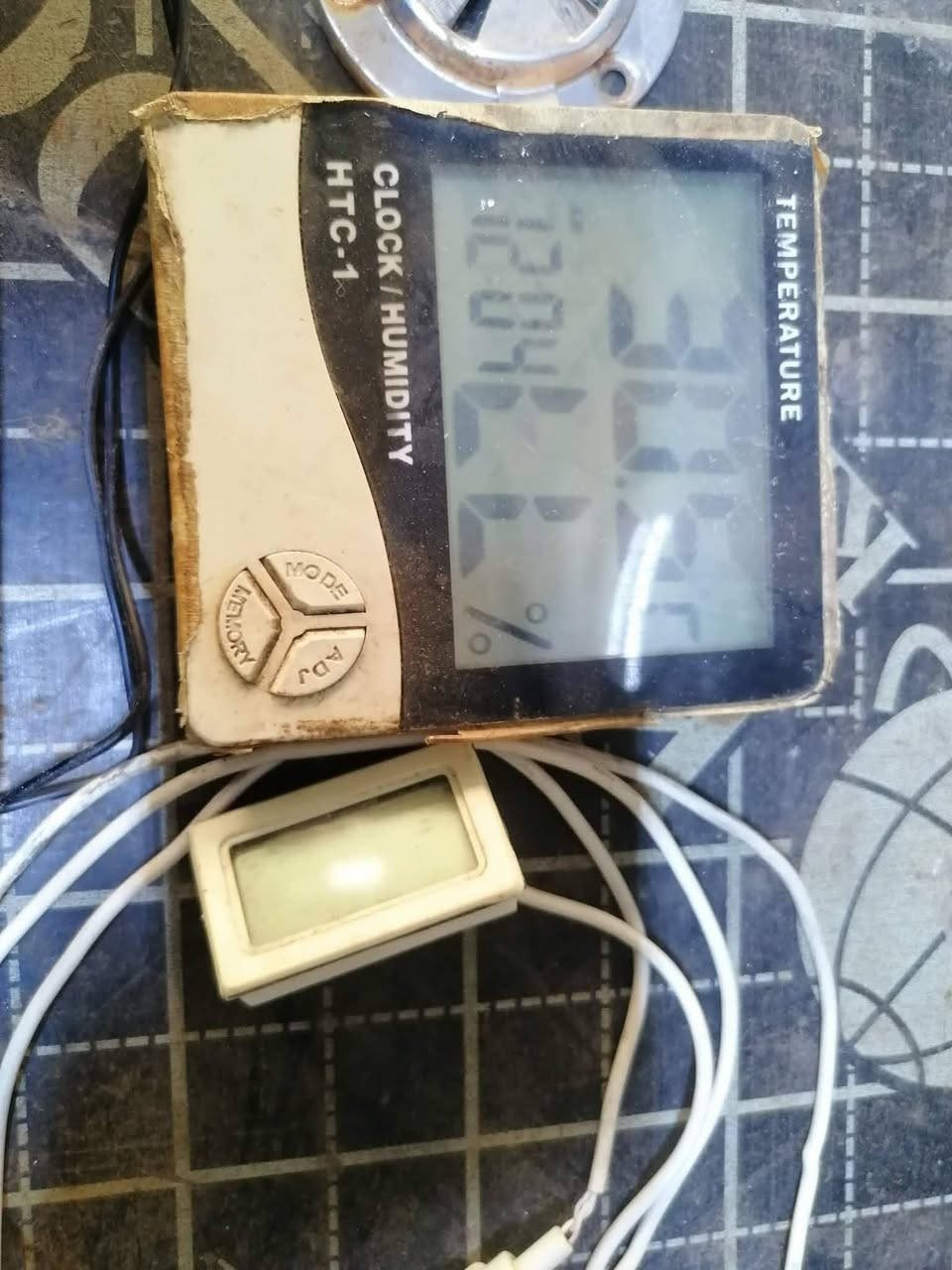 ثنين اقفاص ب١٥الف وغراض فقاسه  مكان بغداد الشعب  ***********
