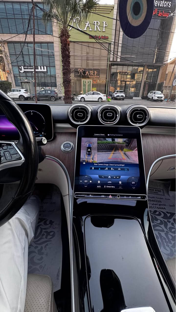 مرسيدس سي ٣٠٠ فول بسعر مناسب او مراوس اعلى فئه
خمس كامرات ٣٦٠ درجه 
.     موديل 2022
• محرك توربو قوي واقتصادي
• بانورما فتحه 
• مقاعد جلد اوف وايت مع تحكم كهربائي و اوتو سيت والداخل نشرة ضوئيه 64 لون
كشن تدفئه تبريد وخزن ميموري 
  . خمس بصمات 
.    رادارات ٣٦٠ درجه 
• شاشة وسطية كبيرة مع نظام ملاحة
• الدشبول مطعم بالخشب الصاج و نظام صوت Burmester فاخر
• أنظمة أمان متقدمة (تنبيه الخروج عن المسار، مثبت سرعة راداري، مكابح طوارئ)
السياره بدون صبغ مكانين بارد بالجاملغات الخلفيه فقط بدون ايرباك او دواخل او صبغ واضح بالسونار 
ماشيه ٤٣ ميل 
سنويه جديده ورقم بغداد الجديد 
كراده شارع 62 
السعر  ٣٢٠ ورقه وماكو هيج سعر بهيج موديل وحادث بسيط 
***********
*********** بغداد, العراق
