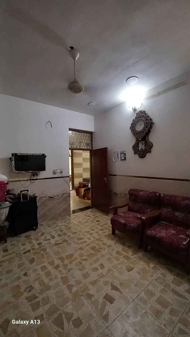 بيت للايجار زراعي مساحته 100 متر مربع يحتوي على غرفة نوم واحدة و مطبخ و استقبال وصاله خدمات كاملة مكانه بلسده الثانيه قرب المدرسة الاهليه در السلام سعر للايجار 350 وبي مجال للتواصل خاص او ع رقم ***********
